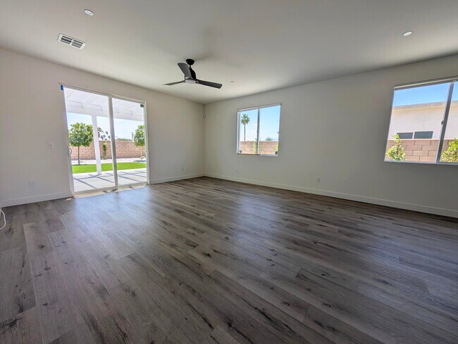 Building Photo - 30100 San Joaquin Dr