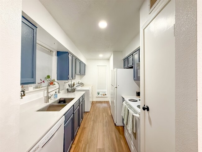 Building Photo - 2120 El Paseo St