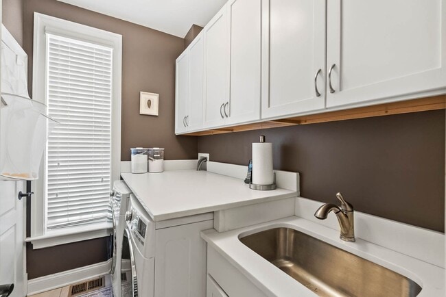 Building Photo - Logan Circle Condo