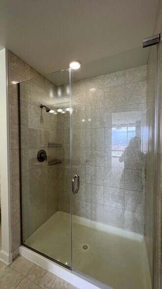 Master Bath - 100 E 14th St