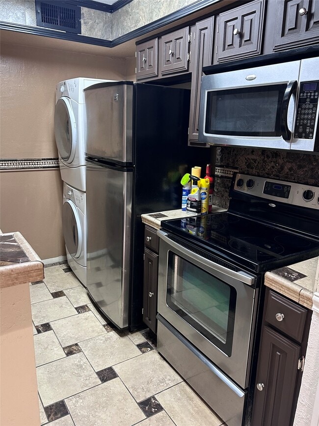 Building Photo - 2110 Wilcrest Dr