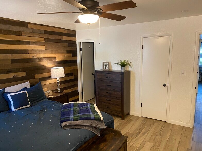 Master Bedroom - 4201 E Camelback Rd