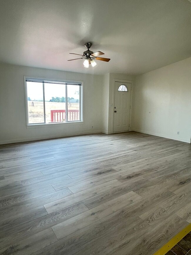 Building Photo - Home with Shop