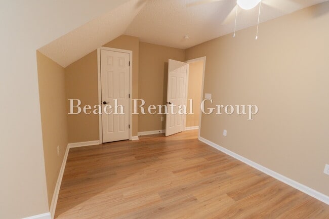 Building Photo - End Unit Townhome in Carolina Forest