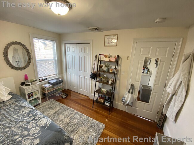 Building Photo - 15 Sargent Ave