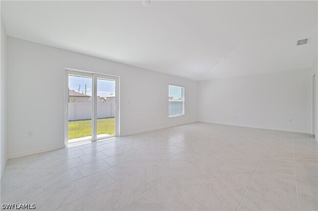 Building Photo - 2901 SW 18th Pl