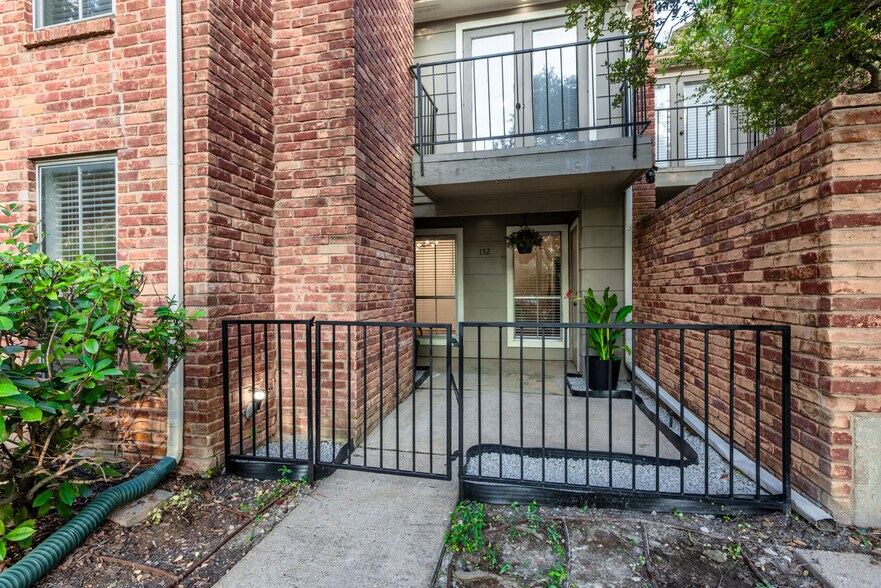Building Photo - 7510 Holly Hill Dr