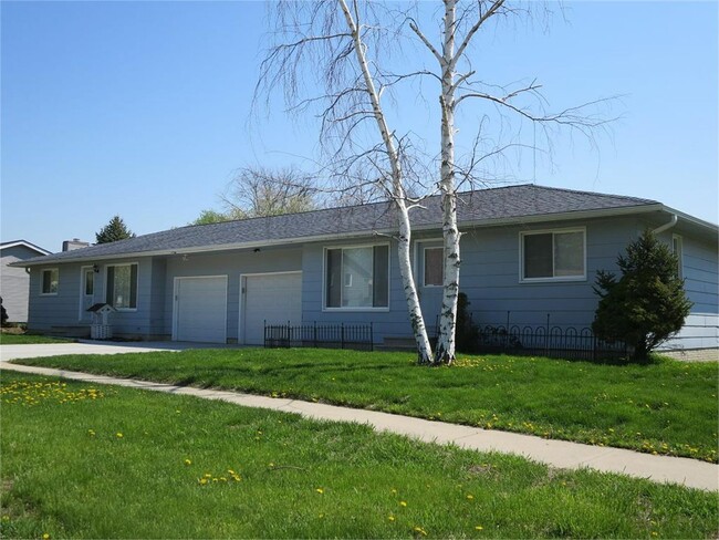 Building Photo - 3741 Joan Dr