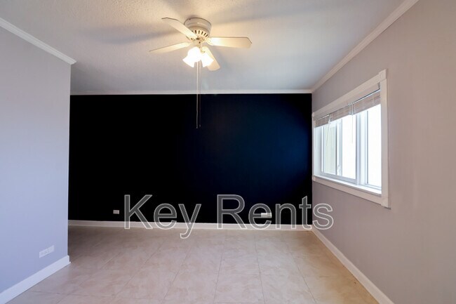 Building Photo - 825 Bayshore Dr
