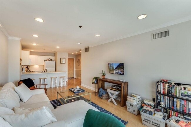 Building Photo - 711 Clinton St