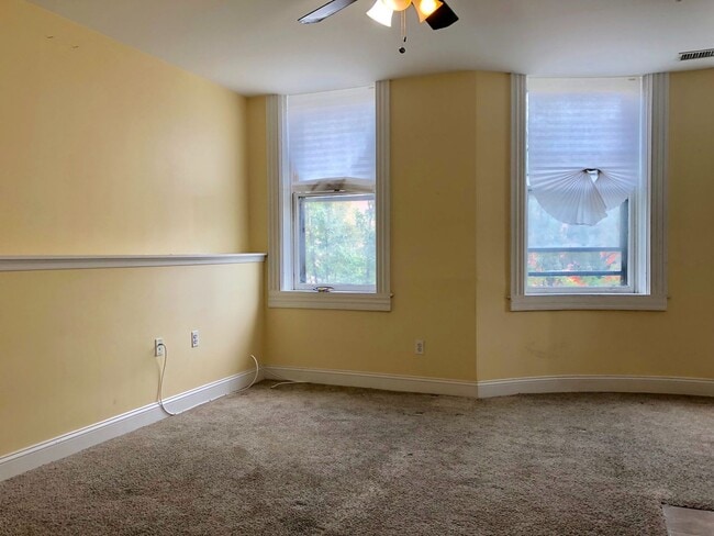 Building Photo - Apartment Units in Old Goucher, Baltimore, MD!