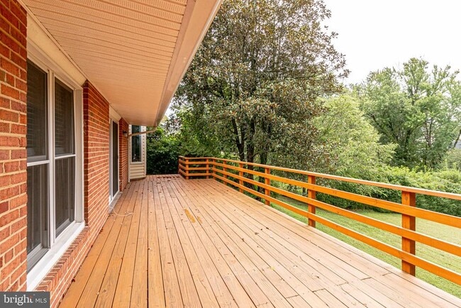 Building Photo - 6525 Byrnes Dr