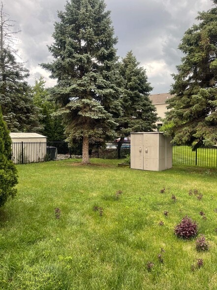 Building Photo - 43905 Rivergate Dr