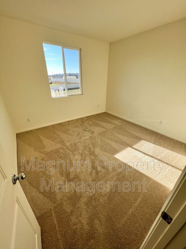 Building Photo - 31310 Reserve Dr