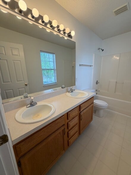 Building Photo - 4325 River Bluff Ter