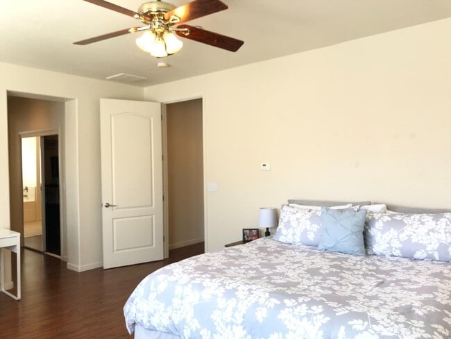 Building Photo - 1868 White Sands St