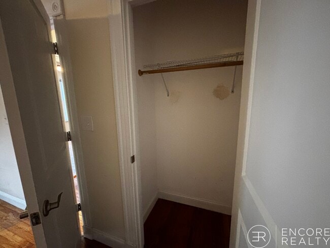 Building Photo - 15 Glenville Ave