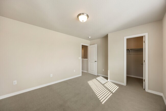 Building Photo - 10886 Rolling Peaks Dr