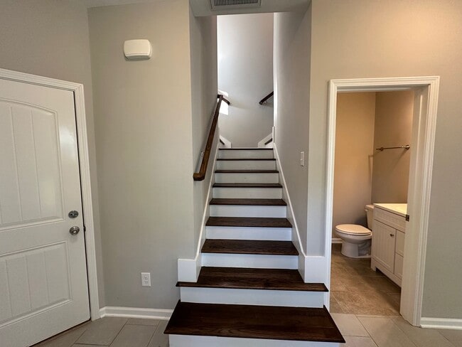 Building Photo - Modern 3 Bedroom, 2.5 Bath Townhouse in Columbia! Apply-your application fee will be credited to ...