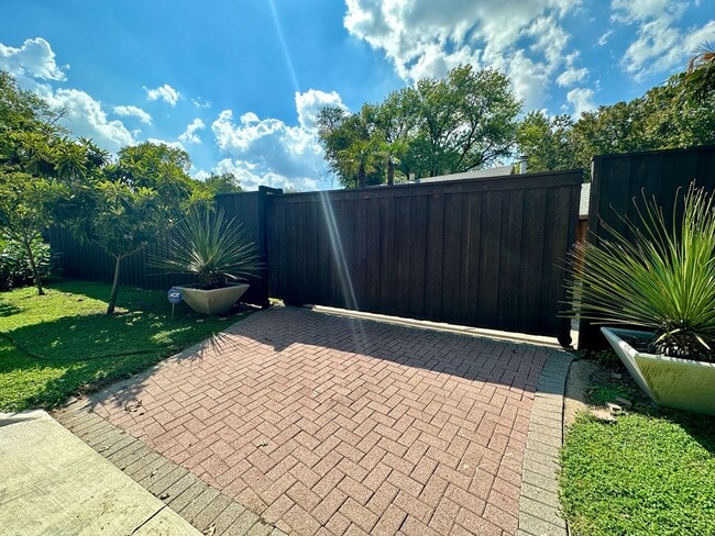 Building Photo - Wonderful newly updated home for rent in t...