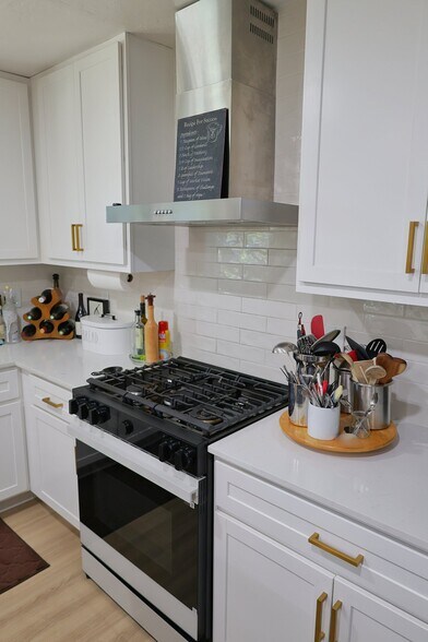 Building Photo - 8413 Tiffany Dr