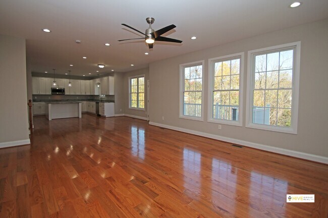Building Photo - Upscale rental in Harrisonburg!