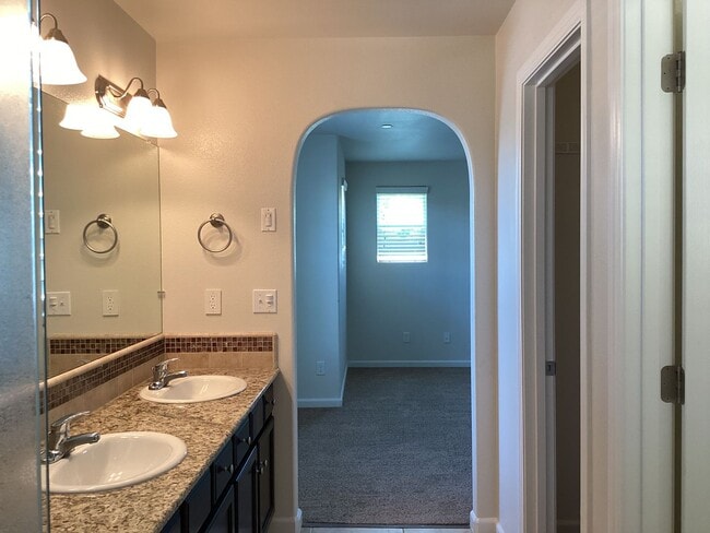 Building Photo - 7009 Harmony Dr
