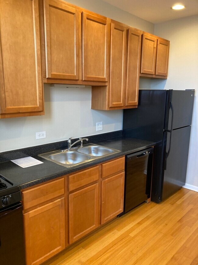 Building Photo - 4042 S Calumet Ave