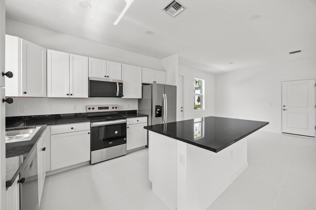 Building Photo - 4520 Longwood Lk Sq