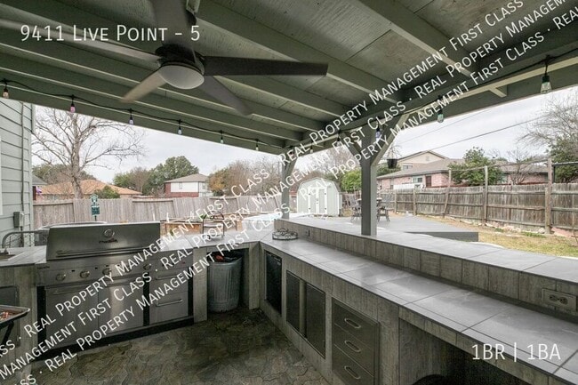 Building Photo - 9411 Live Point