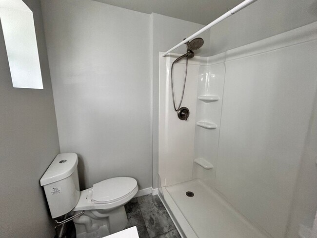 Building Photo - Completely Renovated 4 Bed, 2 Bath Home in Spokane!