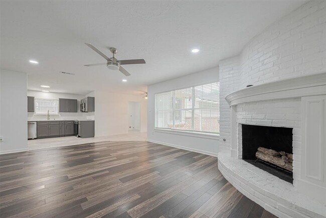 Building Photo - 5303 Lookout Mountain Dr