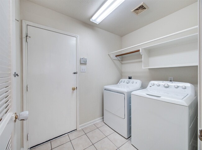 Building Photo - 15106 Brookwood Bridge Ln