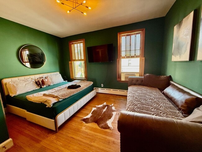 Building Photo - SPACIOUS & MODERN 3 BED/2.5 BA HOUSE w/ AC-Inlaid HARDWOOD Flooring-WASHER/DRYER & Rear PATIO in ...