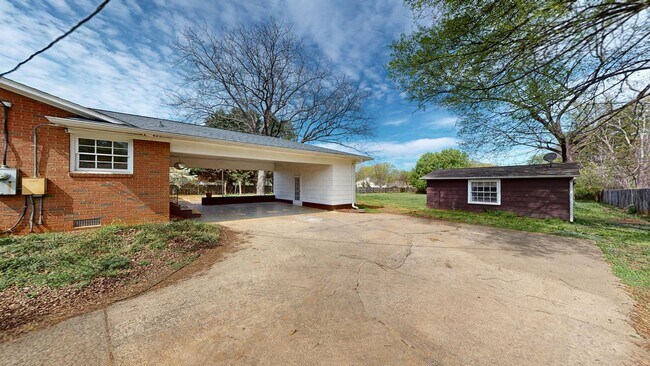 Building Photo - 6821 View Way Dr