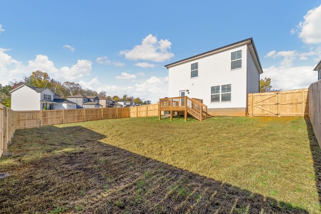 Building Photo - Pet Friendly Three Bedroom!