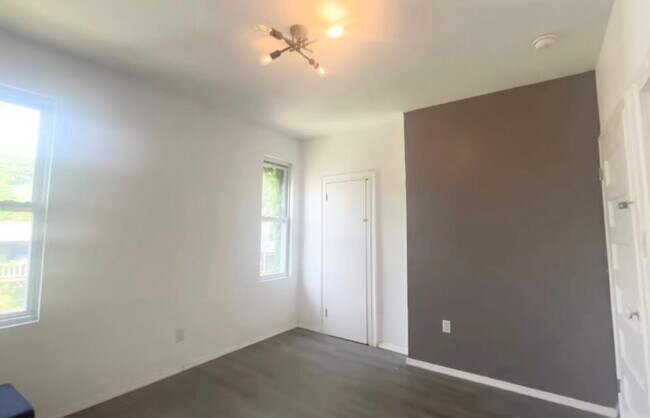 Building Photo - 623 N 64th St