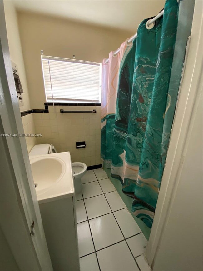 Building Photo - 2031 NE 167th St