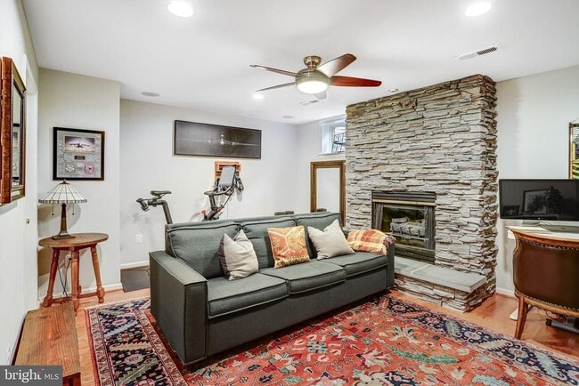 Building Photo - 1505 N Colonial Terrace