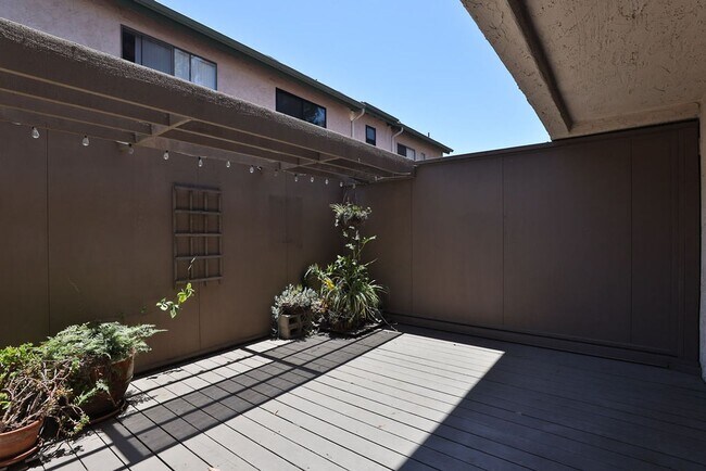 Building Photo - La Jolla Townhome with Garage & Private Deck