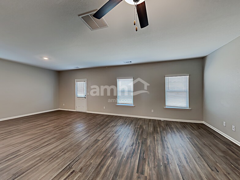 Building Photo - 415 Vermeer Ct
