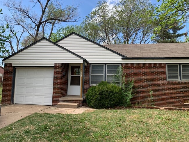 Primary Photo - $900 - 2 bedroom/ 1 bathroom - Single fami...