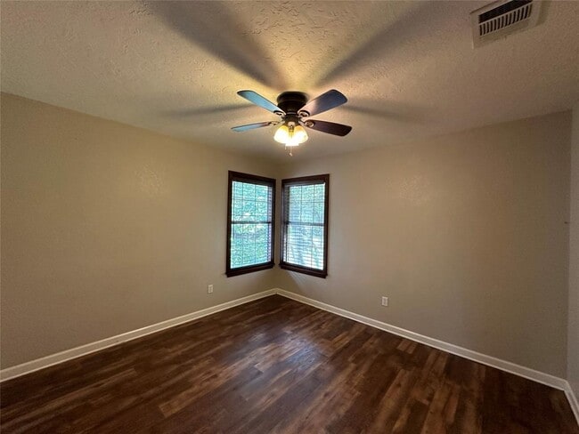 Building Photo - 10902 Grassmere Ct