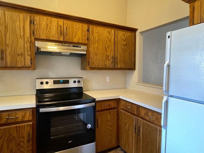 Building Photo - Large 2 Bed 2 Bath Duplex In NW OKC