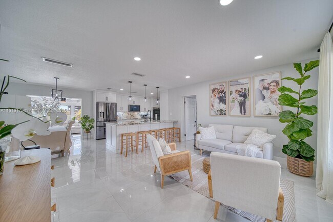 Building Photo - 10520 SW 46th Terrace