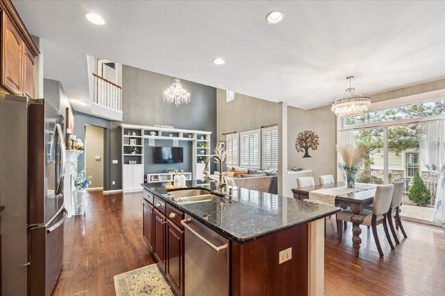 Building Photo - Golf-Course Retreat