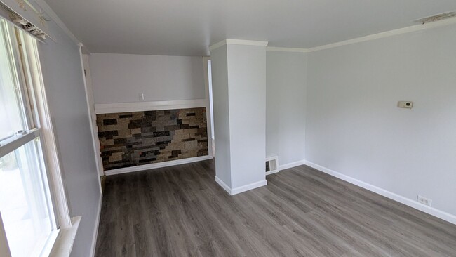 Building Photo - Newly renovated 2-bedroom, 1-bathroom home...