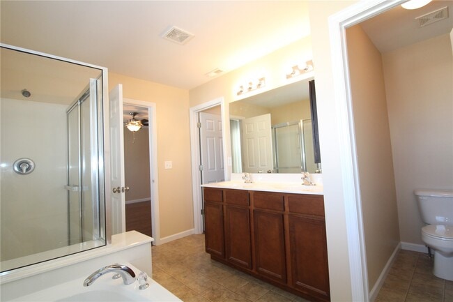 Building Photo - 643 Country Heights Dr