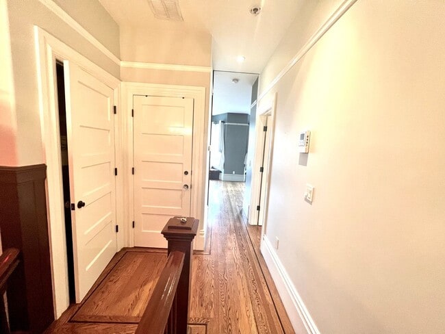 Building Photo - Welcome to North Beach! Premier 1 bed/ 2 B...
