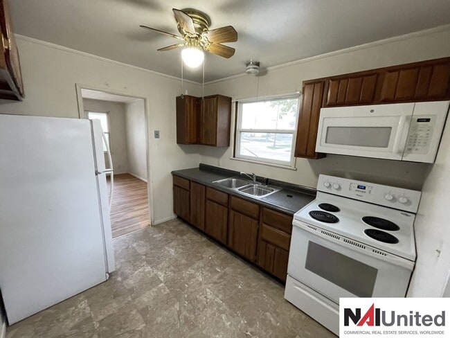 Building Photo - Two bedroom, One bathroom home for rent